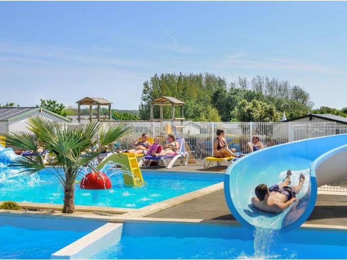 Camping pour 6 personnes, avec terrasse et piscine à Brem-sur-Mer - 4