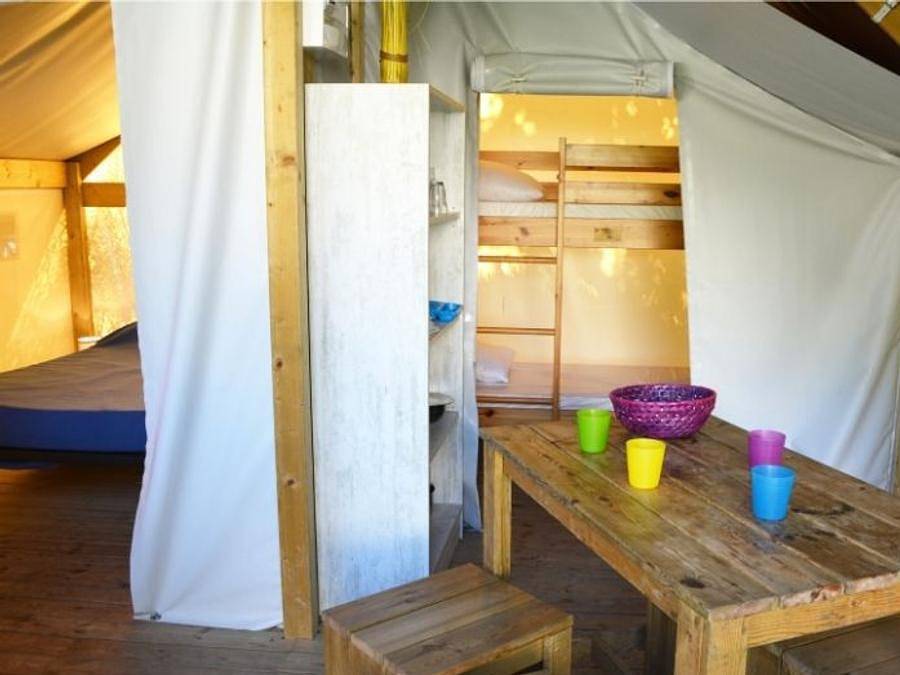 Camping Riez à la vie  - Bungalow toilé 4 personnes - Junior 2 chambres 17m² - sans sanitaires in Saint-Hilaire-de-Riez, Vendée