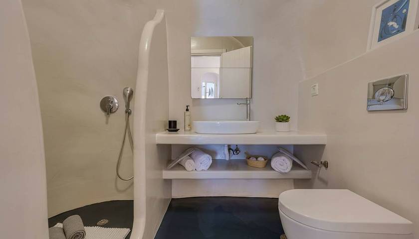 Apartamento entero, Apartamento de vacaciones para 4 personas con jacuzzi in Firostefani, Thera
