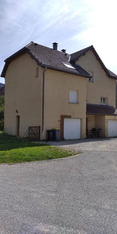 Three-Bedroom House in Nans-sous-Sainte-Anne, Jura Francais