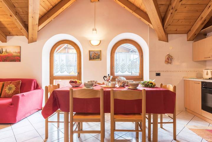 Entire apartment, Holiday Apartment "Bamby - Vioz" with Balcony, Garden & Mountain View in Celledizzo, Peio