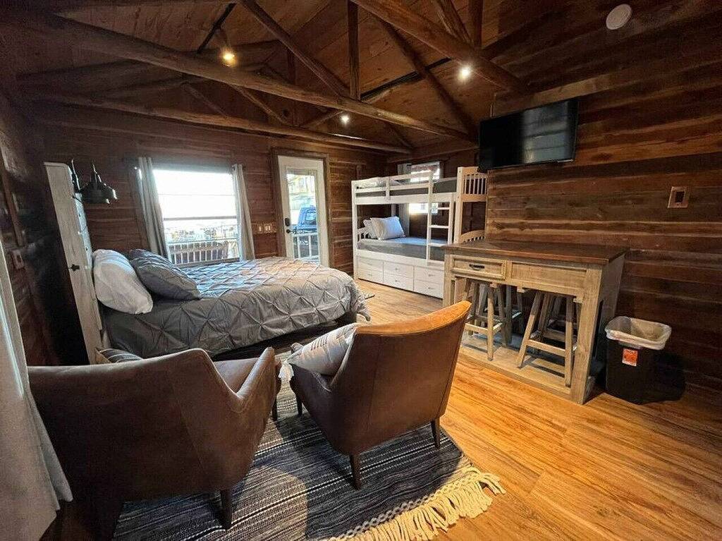 Cabin 5 Waterfront Cedar Cabin, Deck in Toledo Bend Reservoir