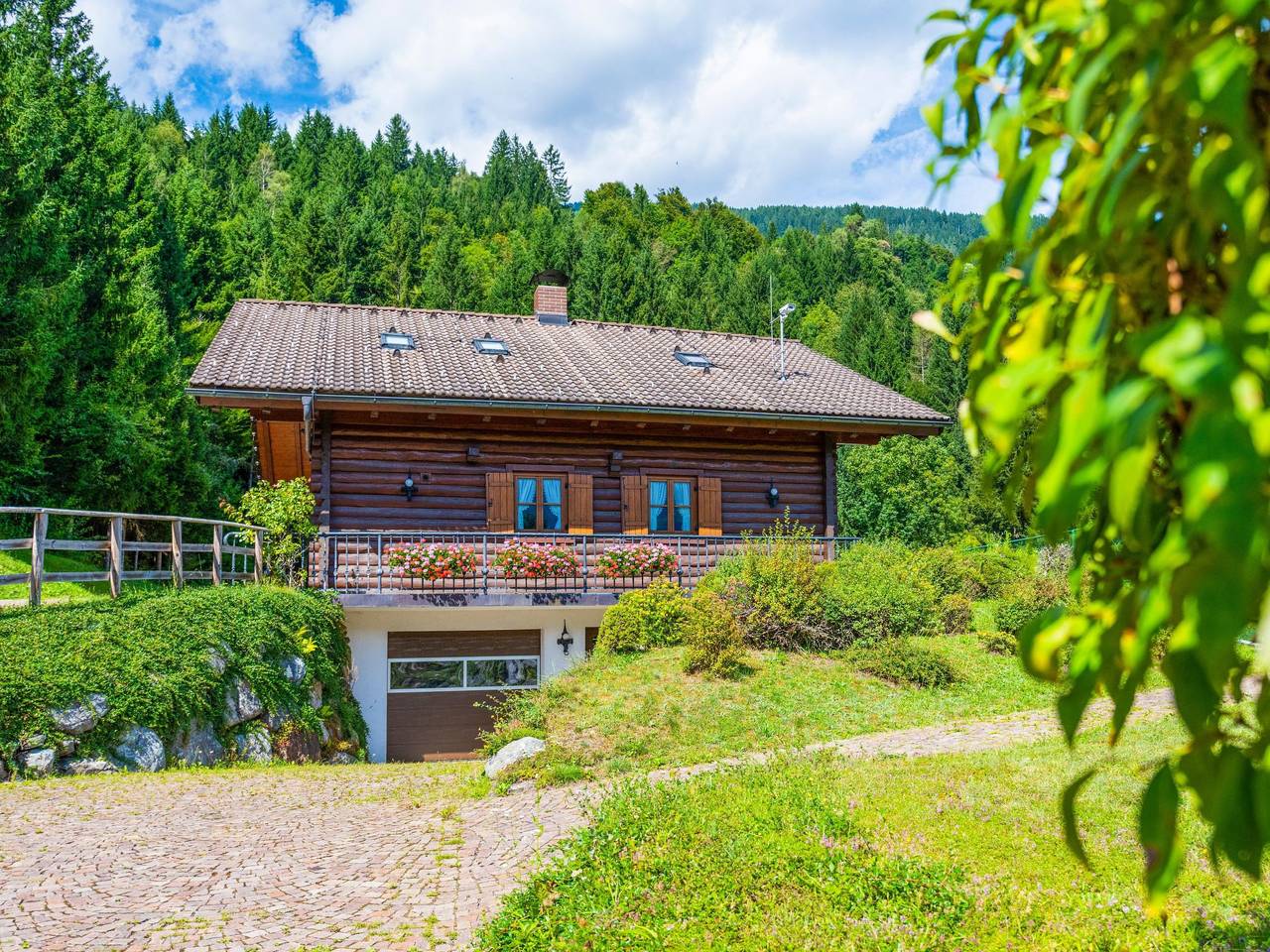 Glocknerhaus in Kreuzeckgruppe, Berg im Drautal