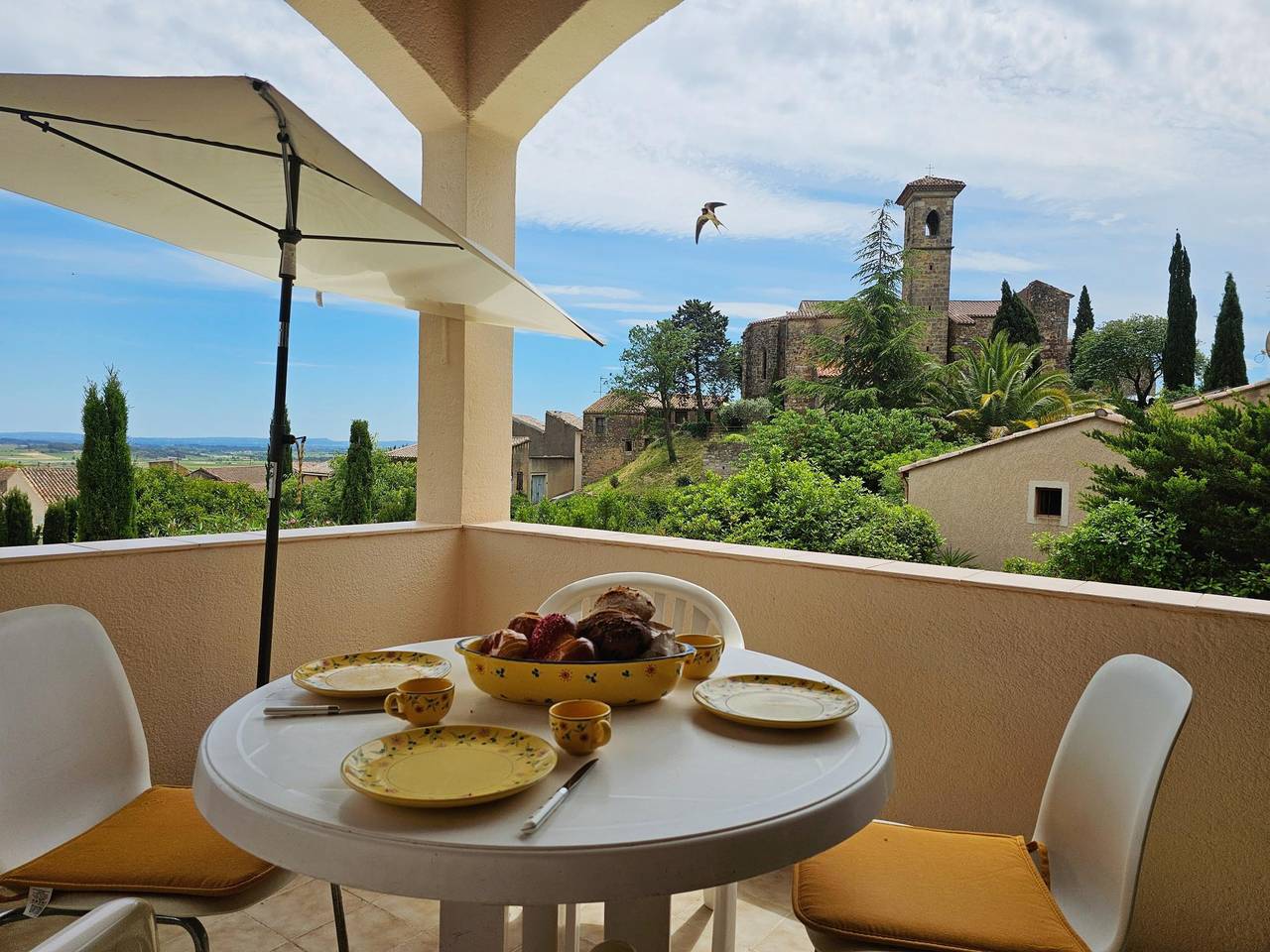 Charmante Villa mit Pool und schöner Aussicht in Montouliers, Mittelmeerküste (Frankreich)