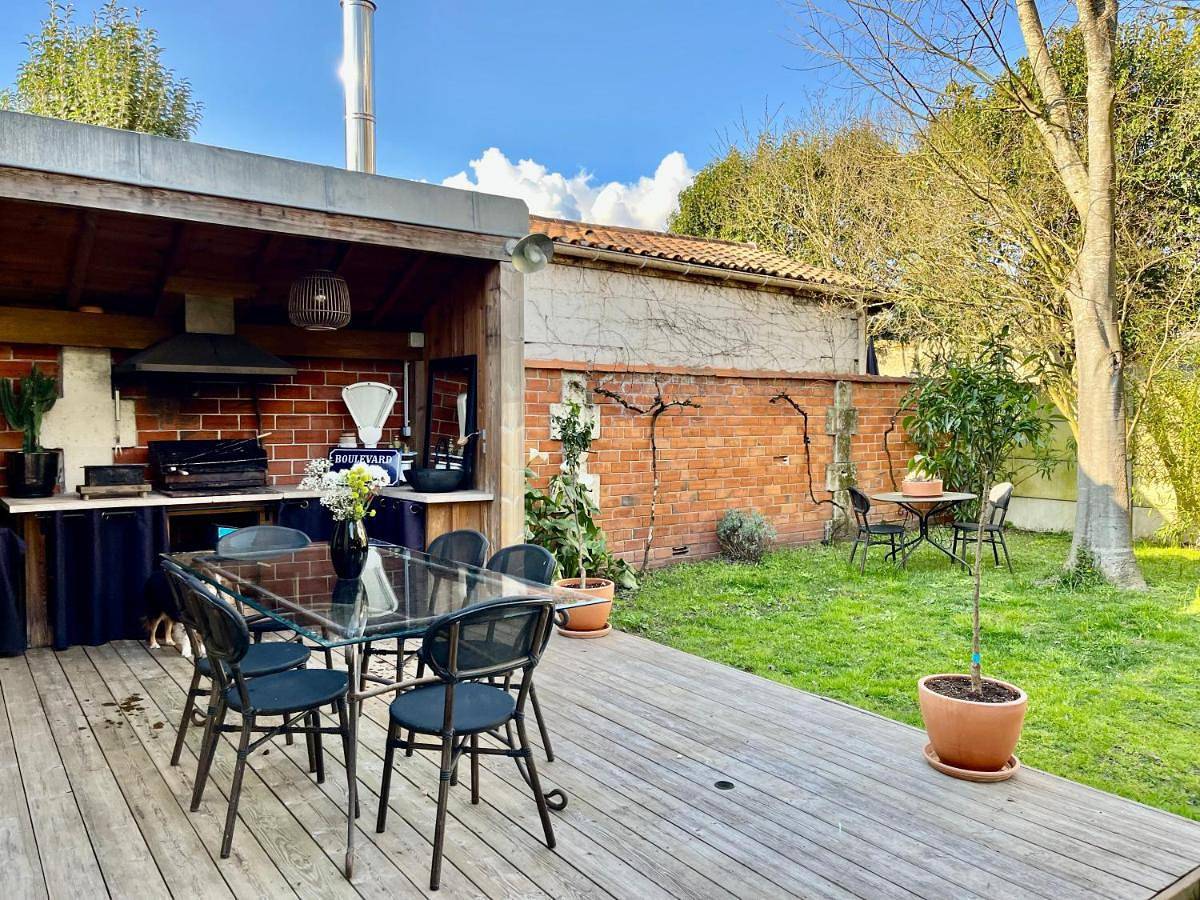 Villa with Private Pool in Bordeaux, Bordeaux und Umgebung