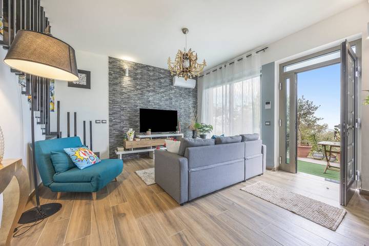 Holiday Home 'Villetta Uliveto' with Private Garden, Wi-Fi and Air Conditioning in Acquedolci, Monti Nebrodi