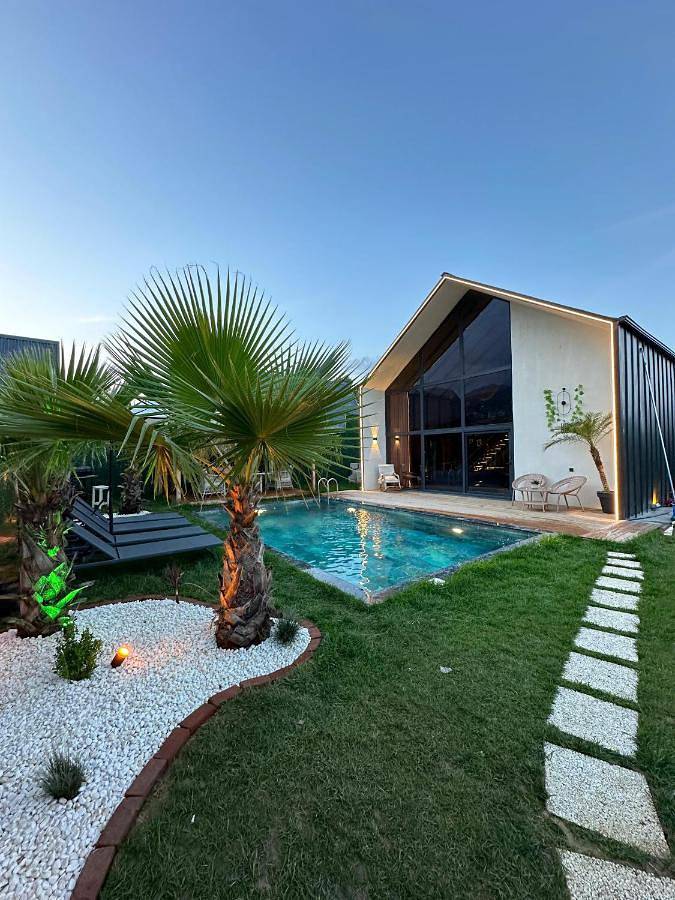 Villa für 4 Personen, mit Pool und Garten sowie Whirlpool, mit Haustier in Sapanca