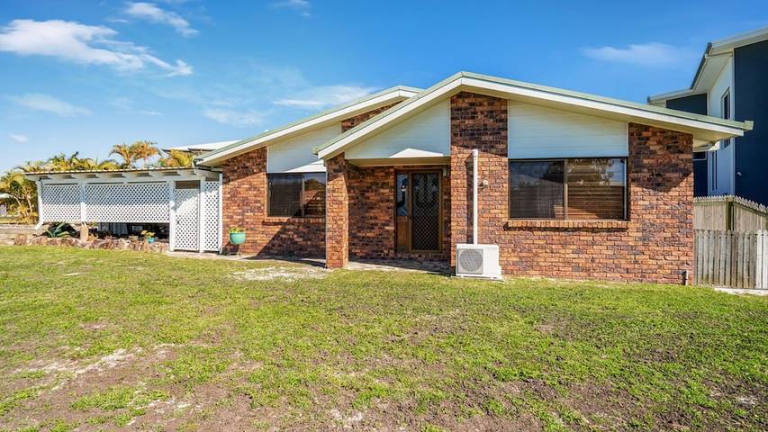 Holiday home for 8 people, with hot tub in Rainbow Beach