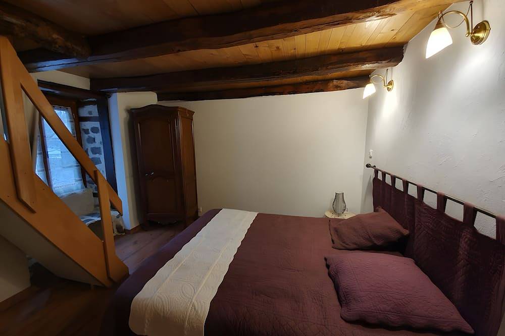 Petit gîte de charme pour 2/3 pers La Chèvrerie in Saint-Vincent-de-Salers, Parc naturel régional des Volcans d'Auvergne