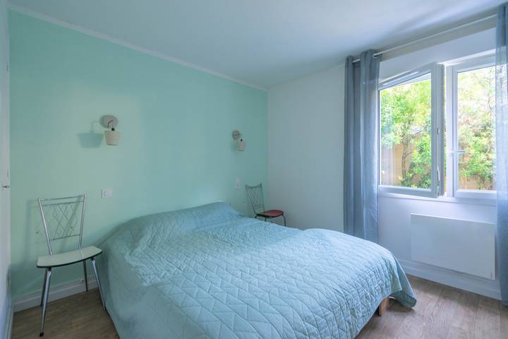 Holiday Home 'Style 50' with Garden, Private Terrace & Wi-Fi in Vaux-sur-Mer in Vaux-sur-Mer, Côte de Beauté