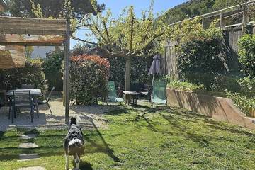 Location de vacances pour 4 personnes, avec balcon et jardin à Aubres