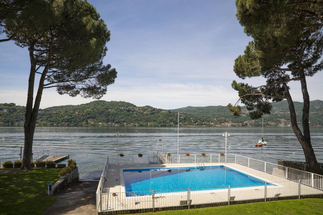 Appartamento intero, Lido di Angera: sul lago con piscina - Henriette Apt Terrazza, Accesso al lago in Angera, Comune di Angera