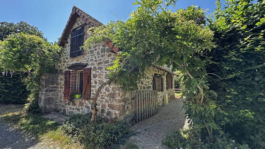 Gîte pour 2 personnes, avec jardin, animaux acceptés à Château-Chervix