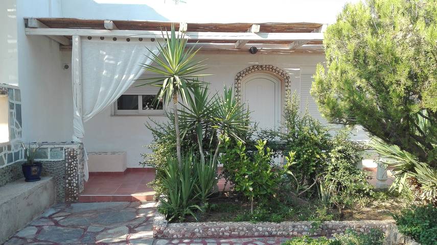 Villa für 8 Personen, mit Balkon/Terrasse und Garten sowie Ausblick in Agios Nikolaos