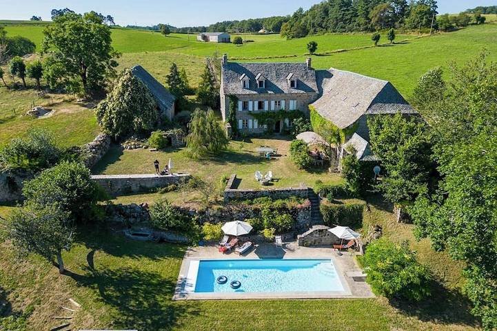 Location de vacances pour 10 personnes, avec Balcon ainsi que Jardin et Piscine à Montpeyroux (Midi-Pyrénées)