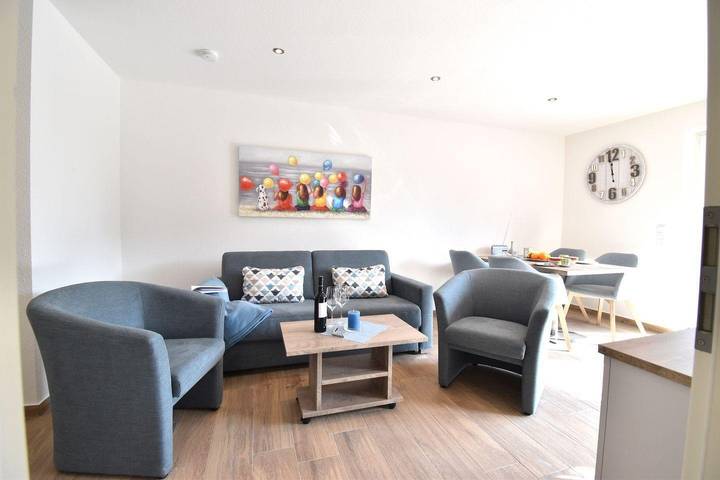 Ferienwohnung für 4 Personen, mit Terrasse und Garten in Norden - 3