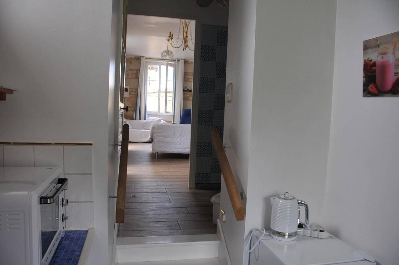 Petite Maison des Roses - Gite 2 Personnes in Brain-sur-Allonnes, Vallée de la Loire