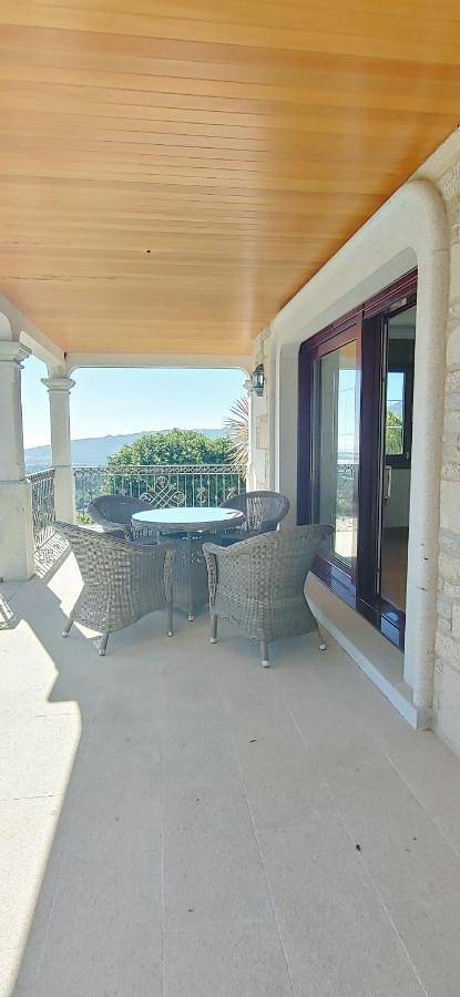 Casa rural para 12 personas, con Balcón y Jacuzzi además de Terraza y Jardín en Mazaricos - 4
