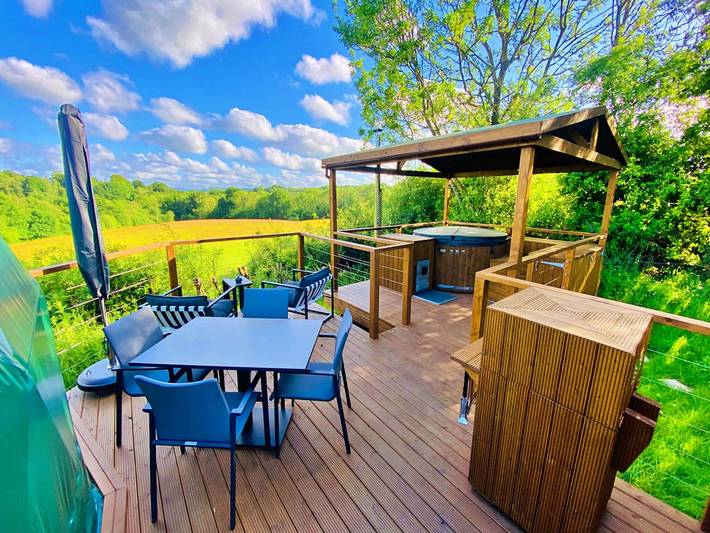 Chalet in Kent with Hot Tub & Countryside Views in Chiddingstone, Kent