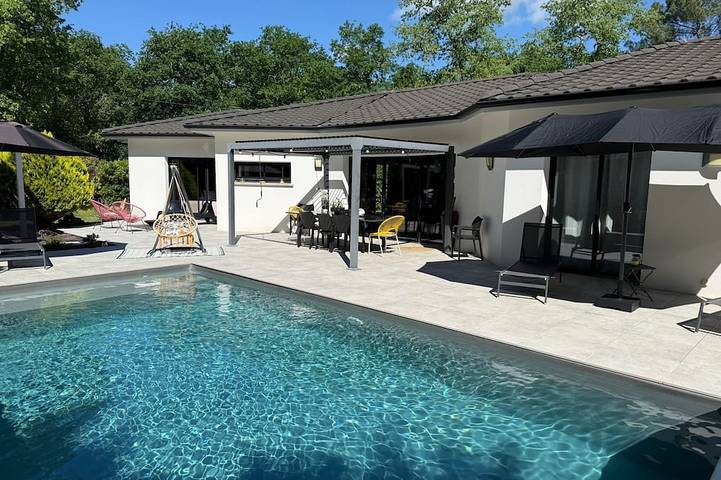 Location de vacances pour 10 personnes, avec jardin à Léognan
