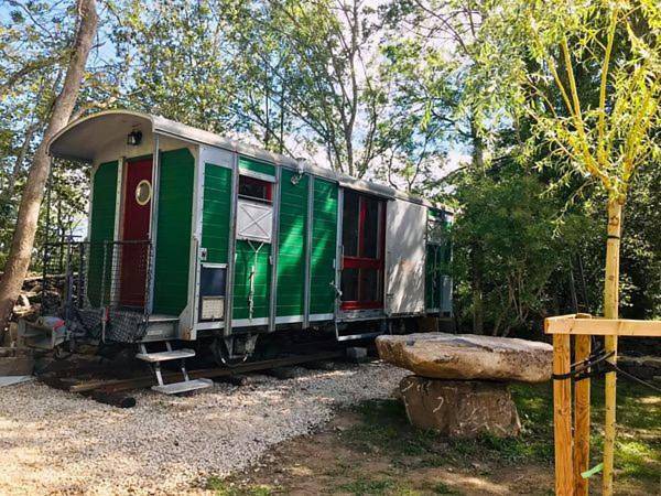 Camping pour 6 personnes, avec Terrasse ainsi que Jardin et Vue en Haute-Loire