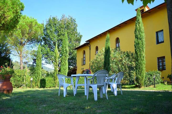 Agriturismo per 4 persone, con giardino e piscina a Vinci