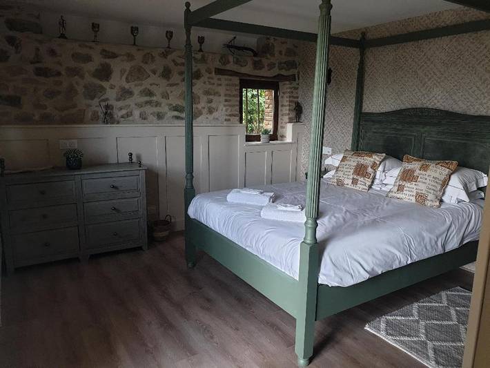 Chambre d’hôte pour 2 personnes, avec Jacuzzi et Terrasse ainsi que Jardin et Piscine