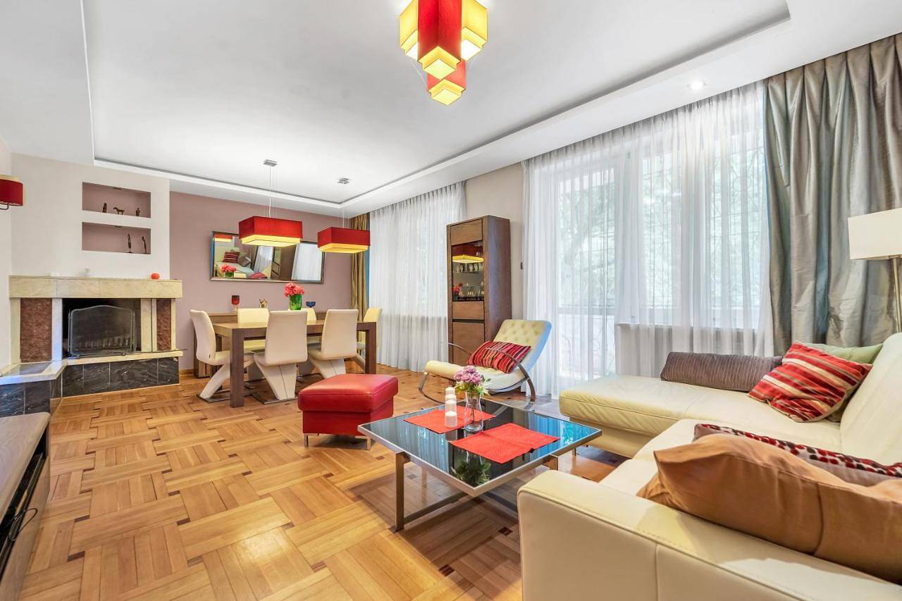 Three-Bedroom House in Bemowo, Warschau