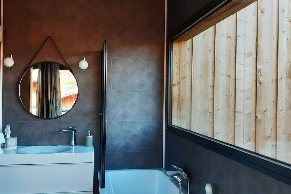 Magnificent wooden villa in Lacanau port in Lac de Lacanau, Lacanau