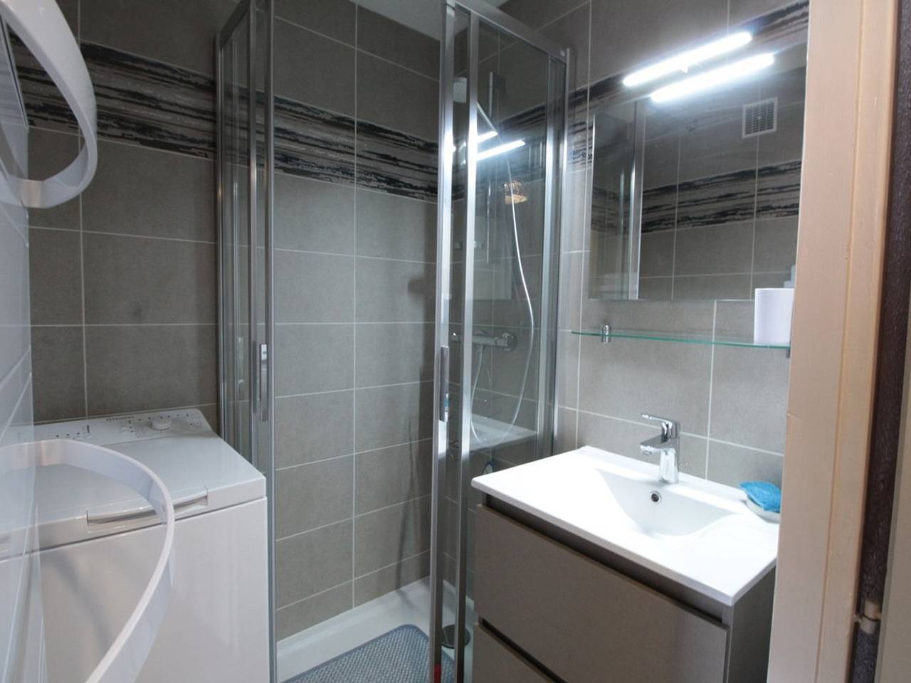 Gehele studio, Studio Central pour 4 pers. avec Balcon, Parking et Accès Facile aux Pistes in Les Carroz, Arâches-la-Frasse