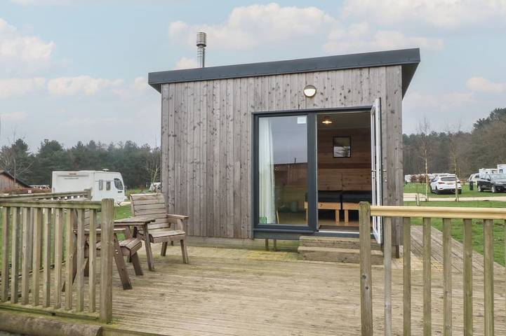 Glamping for 3 people, with garden in Nottinghamshire
