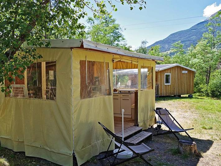 Le Petit Liou - Camping Sites et Paysages - Lodge 5 personnes - Ecolodge Nature sans sanitaire in Embrun, Parc national des Écrins