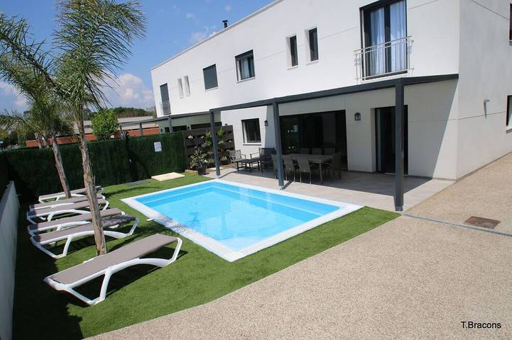 Chalet para 10 personas, con terraza además de piscina y jardín - 1