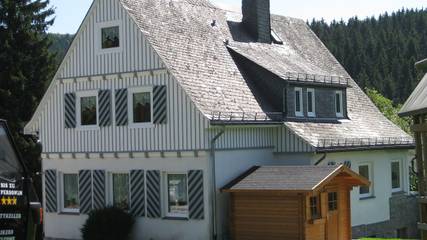 Ferienhaus für 18 Personen, mit Terrasse und Pool sowie Garten in Brilon