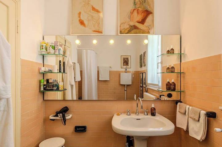 Caratteristica villa indipendente per 5 persone con Wifi, patio, animali ammessi e vista panoramica in Valsolda, Lago di Lugano (Italia)