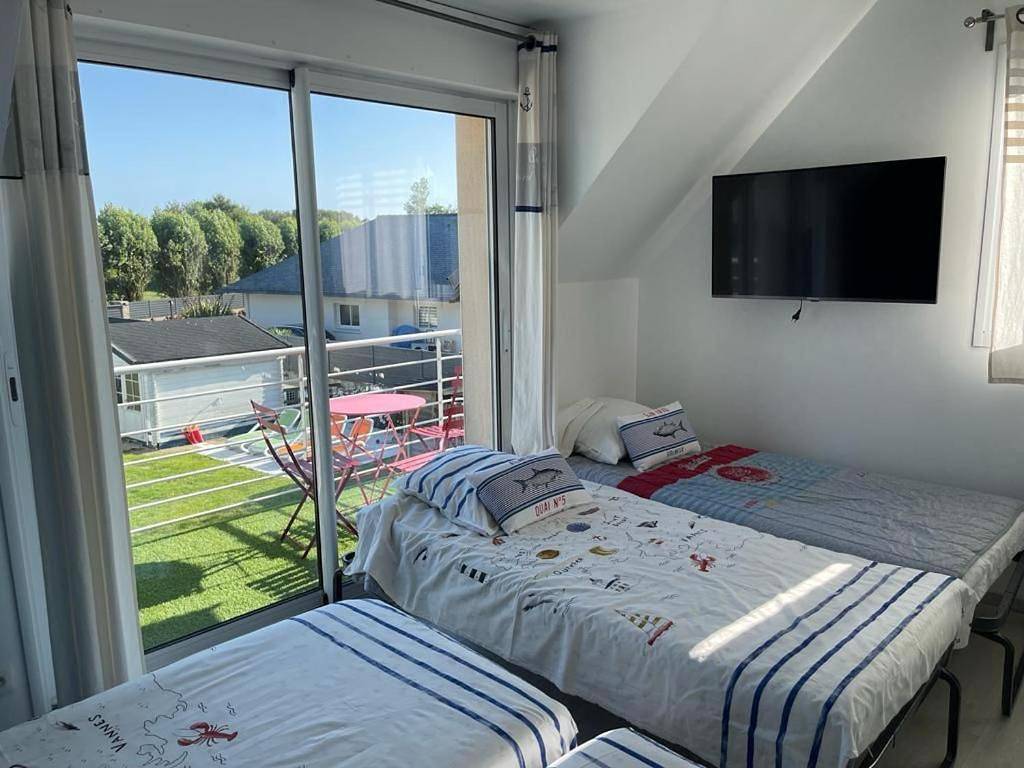 Comfort Triple Room in Étel, Côte des Mégalithes