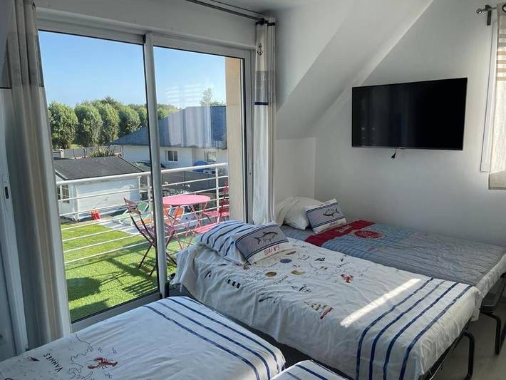 Maison d’hôte pour 15 personnes, avec Balcon et Terrasse ainsi que Jardin et Piscine à Étel