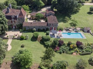 Gîte pour 4 personnes, avec terrasse ainsi que jardin et piscine, animaux acceptés à Soturac