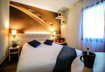 Hôtel pour 2 personnes, avec terrasse et jardin, animaux acceptés à Theix