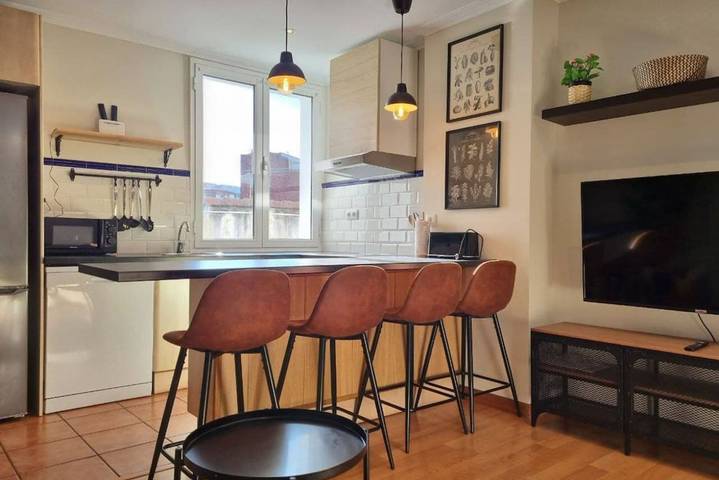 Ganze Wohnung, 123A - Just steps from the beach, very bright in Distrito Centro (Gijón), Gijón