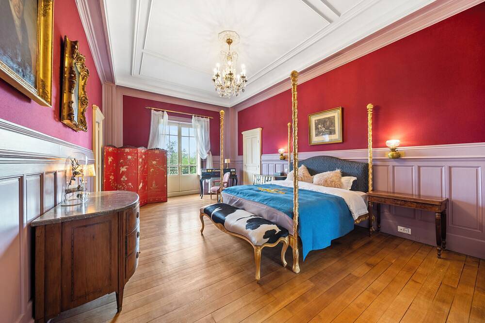 Château de Veullerot, avec ses étangs au coeur de la Bourgogne in Liernais, Région de Beaune