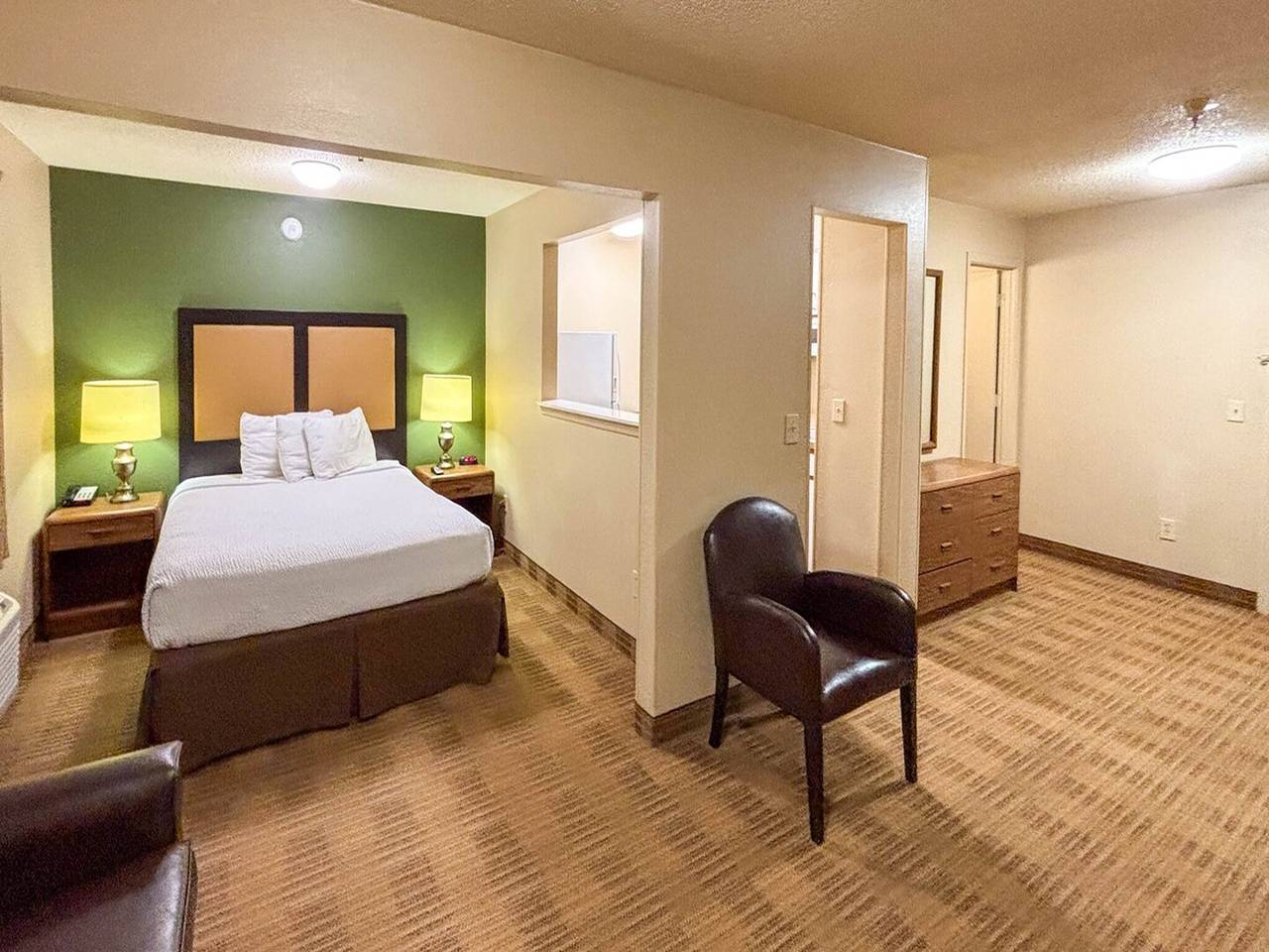 Ganze Wohnung, 1 Queensize-bett | Mob Acc Tub Ste Nsmk Sb Micfri in Greenville, Greenville County