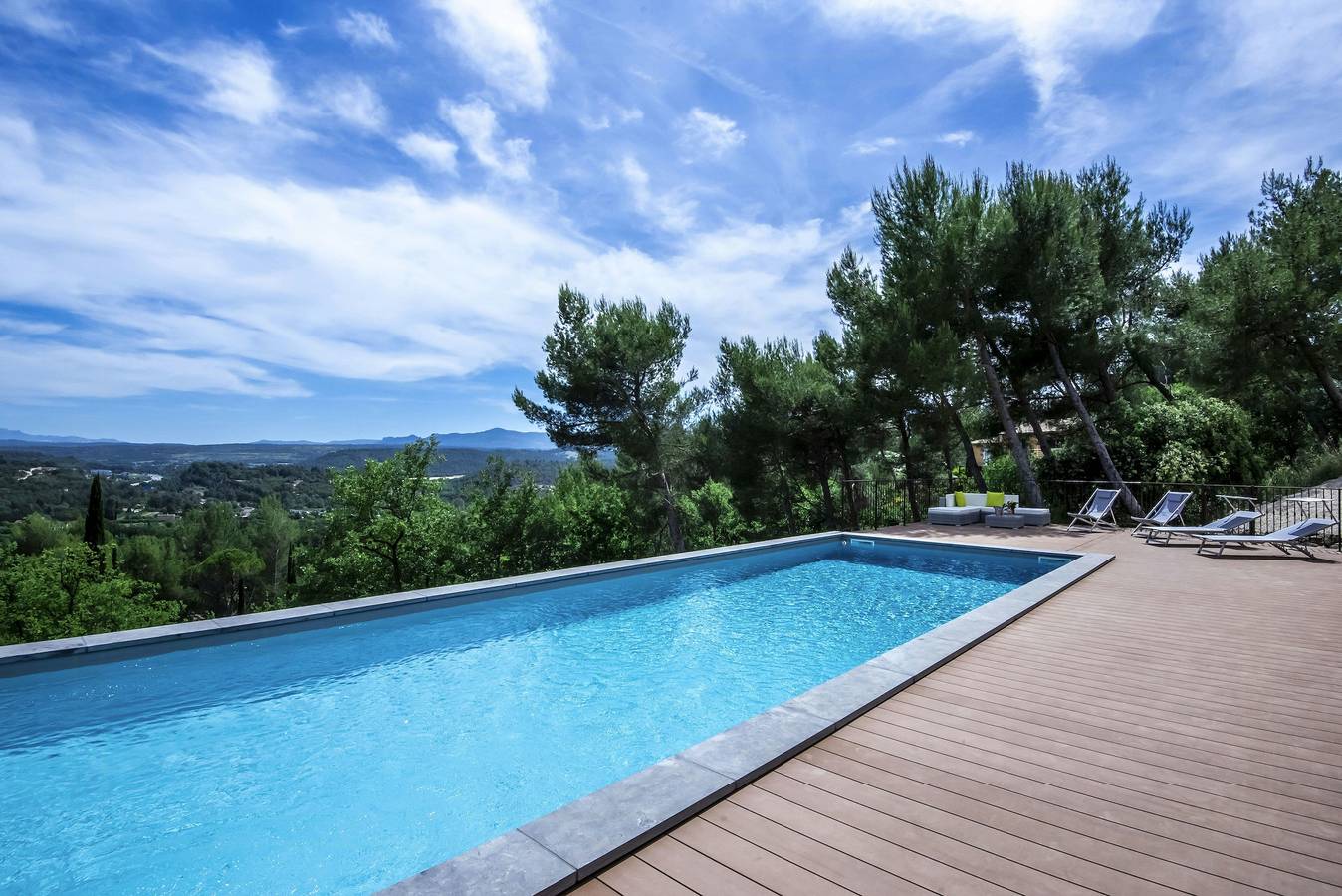 Provençal house with pool in Le Tholonet in Le Tholonet, Aix-en-Provence region