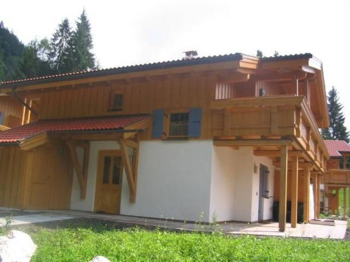 Chalet voor 4 personen, with Balkon and Terras as well as Tuin in 