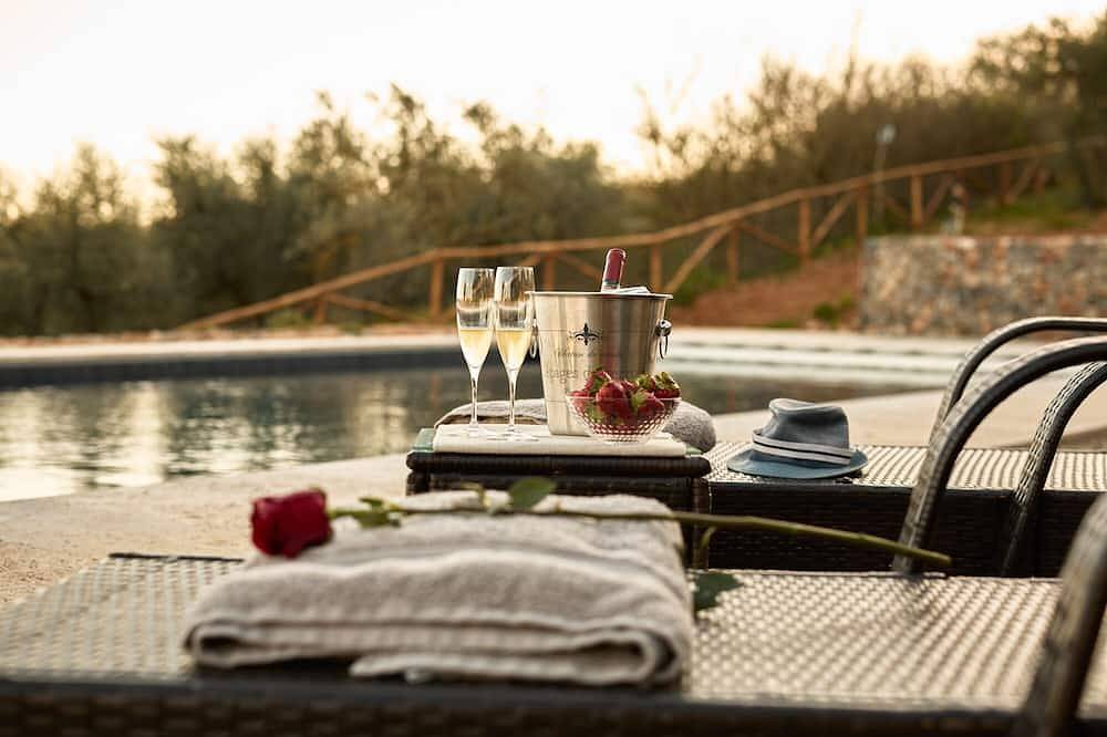 15th century barn fully renovated in a stylish style with gorgeous swimming pool in Monteriggioni, Chianti