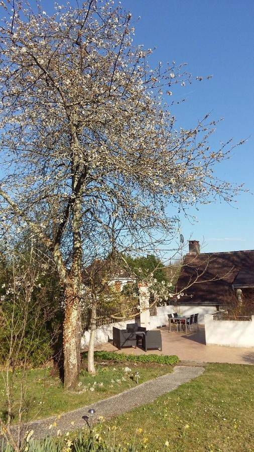 Location de vacances pour 5 personnes, avec jardin à Orbigny - 2