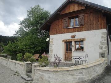 Gîte pour 6 personnes, avec terrasse dans le Doubs