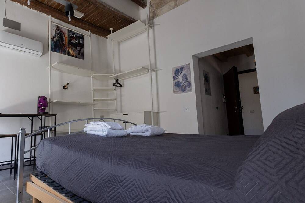 Within Walking Distance of the Hospital Area, University and Old Town | Comfort Relaxation in Palermo, Palermo (província)