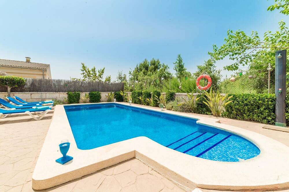 Beautiful home in Alcudia with private swimming pool, can be inside or outside in Playa de Muro, Muro