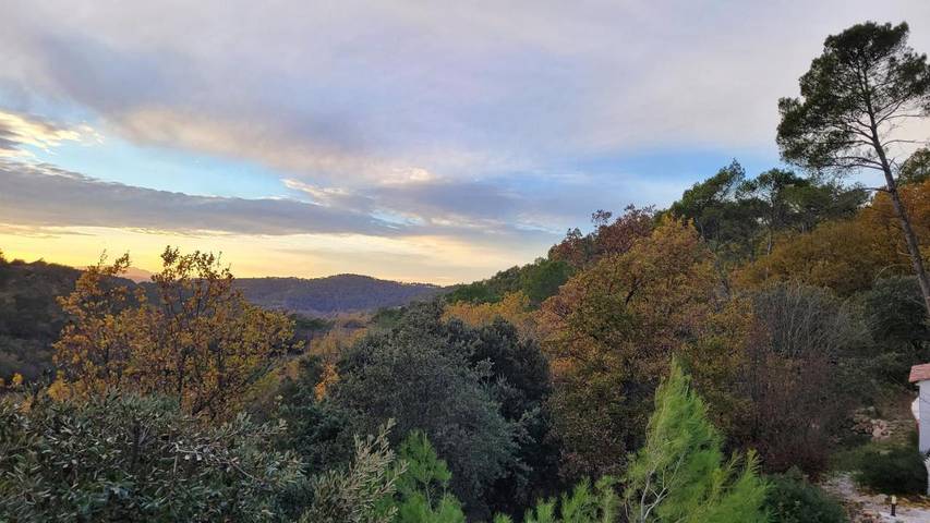Location de vacances pour 3 personnes, avec jacuzzi ainsi que piscine et jardin à Cabasse - 4
